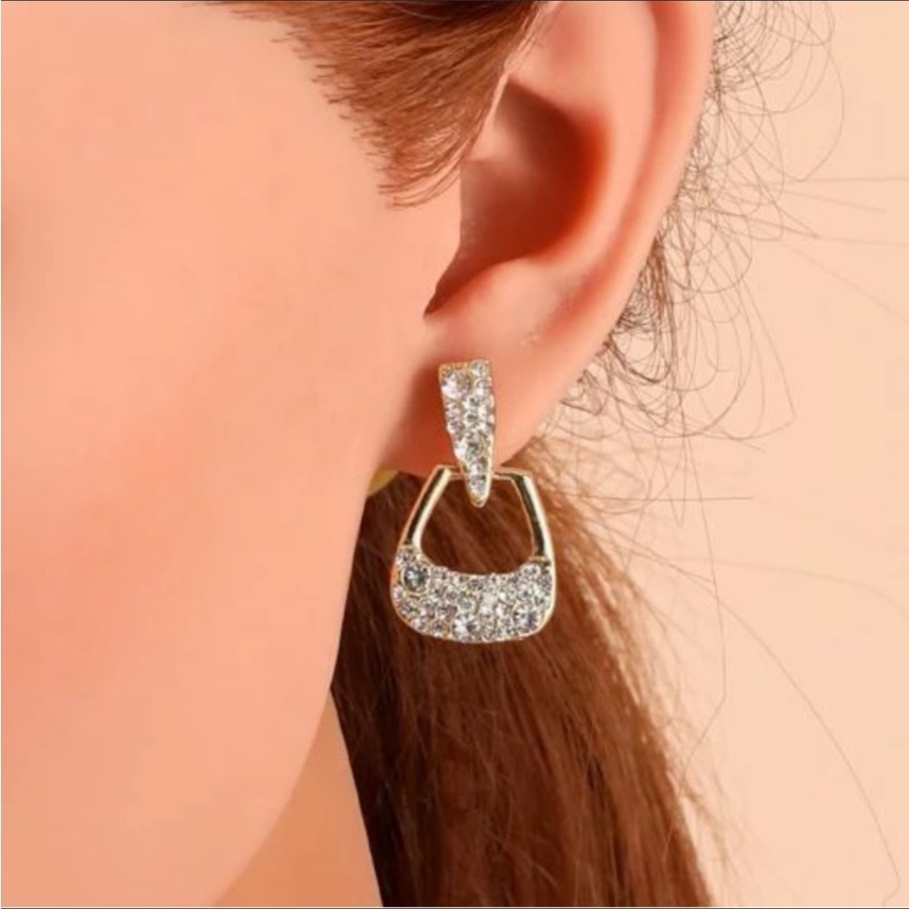 💎2/ $10-All jewelry💎 Elegant Gold Rhinestone Drop Hoop Earring set